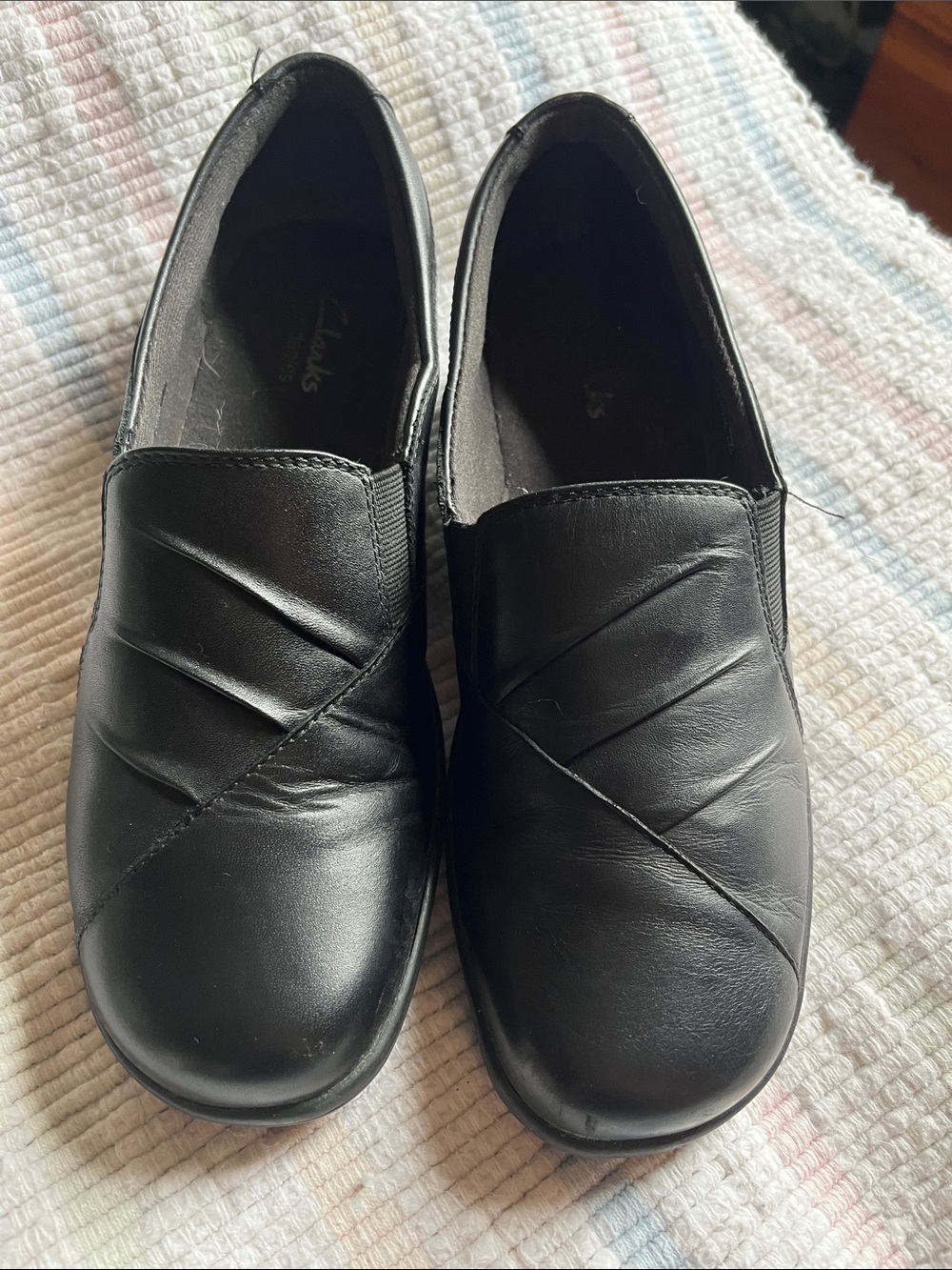 Clark’s black slip on loafer 8.5M